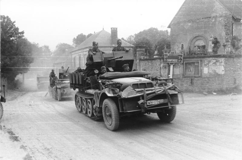 Archivo:Sd.Kfz.104 halftrack in France, May 1940..jpg
