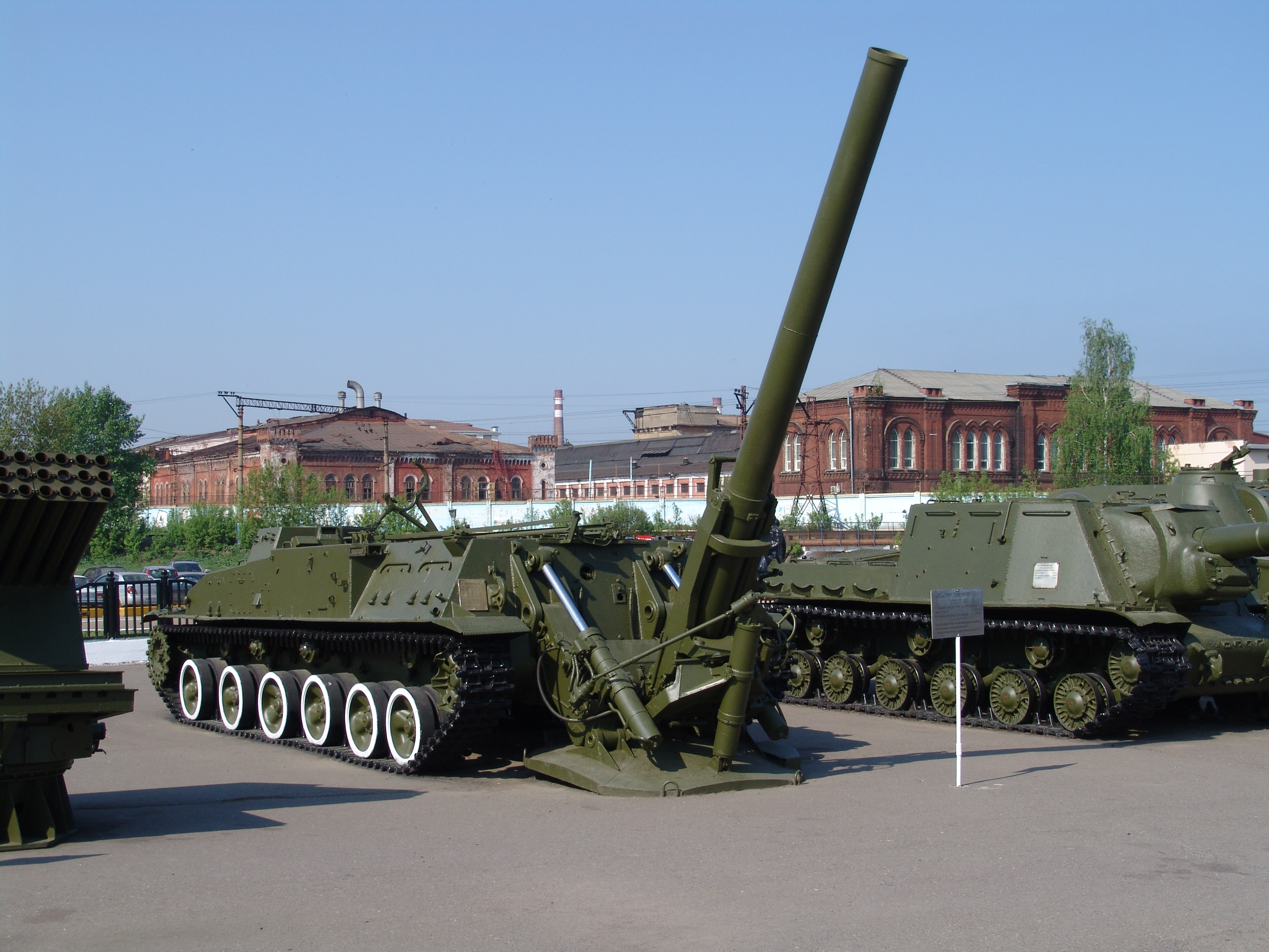 Archivo:240-mm self-propelled mortar 2B8 (SAC-2S4).JPG - WikiTanks