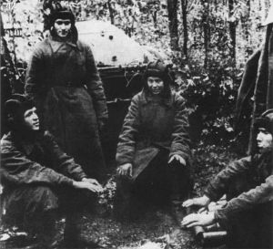 Lavrinenko tank crew, 1941.jpg