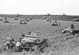 Una compañía ligera del I.Batallón del PzRgt 36 de la 4.PzDiv en los campos de las afueras de Gembloux en mayo de 1940.