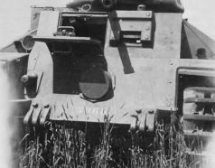 Frontal de un Renault D2 con sus visores y trampillas.