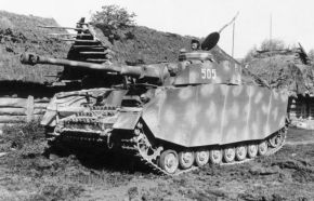 Un Panzer IV Ausf. H/J de la 12.PzDiv en el Frente Oriental en 1944.
