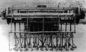 El complejo rotor del Matilda Baron Mk.IIIA, que incluye cortadores de alambre de espino.