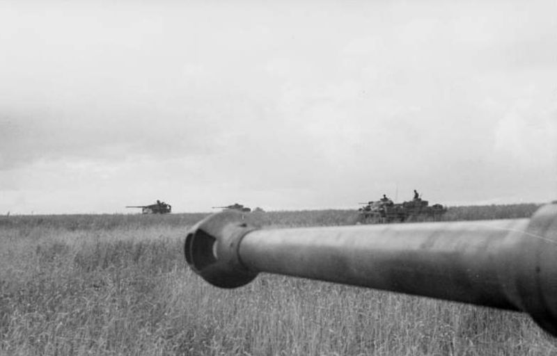 Archivo:Bundesarchiv Bild 101I-022-2950-15A, Russland, Panzer im Einsatz.jpg
