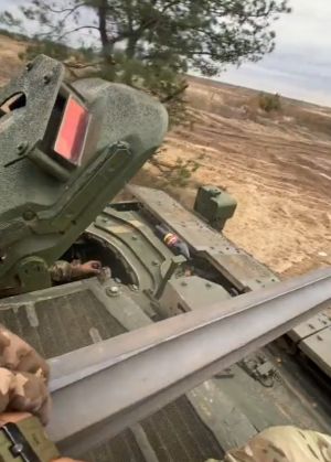 M2 bradley 0928437058405834.jpg
