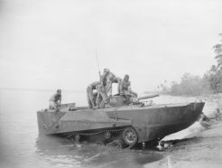 Tipo 2 Ka-Mi siendo probado por tropas australianas en 1945.