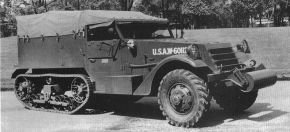 T14 Half-track Scout Car fotografiado en 1939, con las primeras ruedas de apoyo metálicas en las orugas.