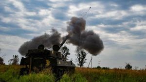 UA 2S1 firing 01.jpg