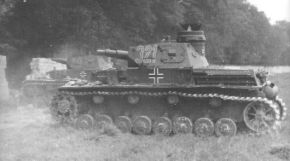 Una pareja de carros medios Panzer IV Ausf. D de la 7.ª División Panzer en Francia.