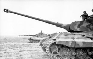 Bundesarchiv Bild 101I-721-0397-29, Frankreich, Panzer VI (Tiger II, Königstiger).jpg