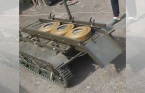 Un UGV de sembrado de minas desarrollado por ingenieros ucranianos para colocar minas anticarro TM-62 mediante control remoto.[10]