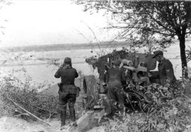 Un PaK 43 en una posición defensiva en el Frente Oriental.