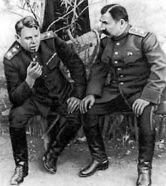 Vasilevski junto al mariscal Semión Budionni en el Dombás, 1943.