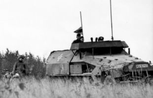 Bundesarchiv Bild 101I-268-0167-27A, Russland, Schützenpanzer im Feld.jpg