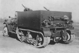 14 Half-track Scout Car fotografiado en 1940, con las posteriores ruedas de apoyo con cubierta de goma en las orugas.