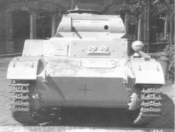 Un Pz.II Ausf. B modernizado con armadura añadida en el frontal del casco y de la torreta, cúpula de comandante, una caja de almacenamiento en el guardabarros derecho, y un foco Tarnscheinwefer Bosch en el guardabarros izquierdo.