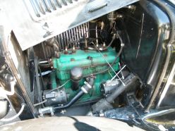 Motor de 4 cilindros en línea y 3,3 litros GAZ-AA.