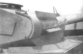 Pz.II Ausf. B de la 3.ª División Panzer equipado en 1940 con planchas de blindaje adicional atornilladas en el frontal de la torreta y también en el mantelete.