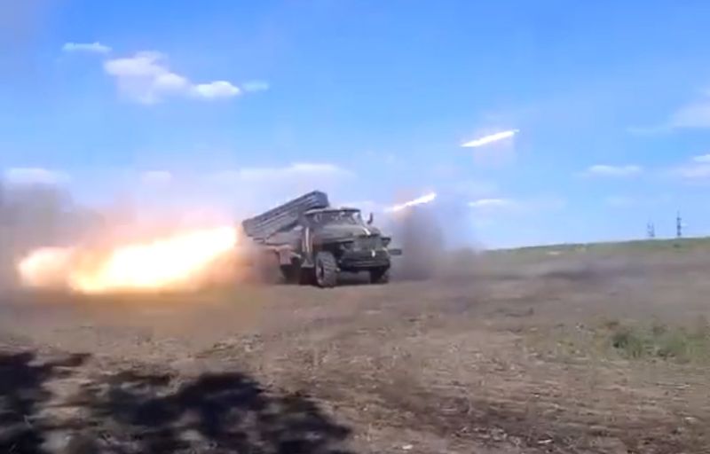 Archivo:Bm-21 grad ukr 132213.jpg
