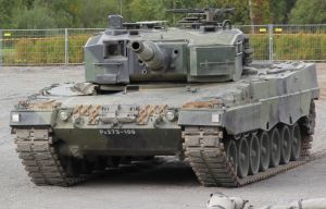 Taistelunäytös Leopard 2A4 Kokonaisturvallisuus 2015 07(cropped).JPG