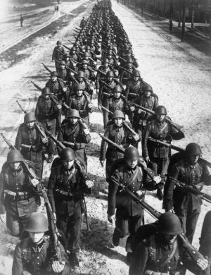 Polish infantry marching -2 1939.jpg