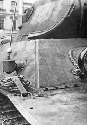 T-34 71-TK-3 antenna.jpg