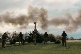 El FH70 abriendo fuego en el campo de batalla ucraniano, octubre de 2022.