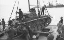 Bundesarchiv Bild 101II-MW-5674-41, Übungen mit Panzer III für Unternehmen Seelöwe.jpg