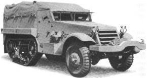 M3 Half-track Personnel Carrier cubierto con lona para las inclemencias meteorológicas.