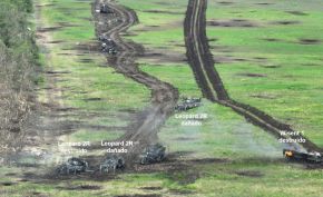 Imagen de las múltiples bajas de vehículos de desminado ucranianos al suroeste de Mala Tokmachka: tres Leopard 2R y un Wisent 1.