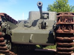 El proyector de llamas del Churchill Crocodile estaba montado en la placa frontal del casco, por lo que el cañón principal no se vio afectado.