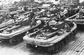 Tanques Valentine Mk.V y Mk.IX Duplex Drive, durante unas pruebas de entrenamiento.
