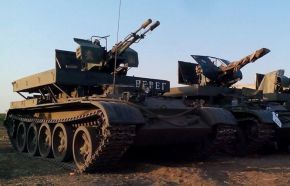 Un ZU-23-2 sobre un tanque T-55 de la 54.ª Brigada Mecanizada de Ucrania.