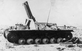 Un Sturmpanzer II con el cañón en máxima elevación.