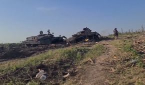 Imágenes captadas por infantes de la 47.ª Brigada Mecanizada en la zona de Zaporiyia donde fueron dañados los vehículos de desminado Leopard 2R en el verano de 2023.[7]