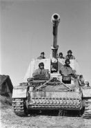 Un Nashorn con sus cinco tripulantes a bordo.