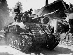 Un Sherman Firefly de la 5.ª División Blindada Canadiense