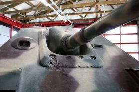 Ametralladora auxiliar en un cazacarros Jagdpanther, empleada por el cargador.