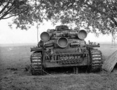 Otro Panzerbefehlswagen III equipado con tres altavoces.