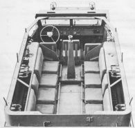 Interior del M5 Half-track con sus 13 asientos, 3 en la cabina de conducción y 10 en el compartimento de tropa.