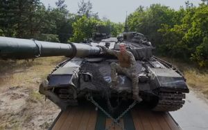 Yuri Butusov t-90m 2341.jpg