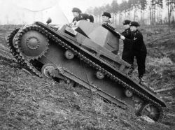 El Pz.II Ausf. b se puede distinguir por una nueva rueda dentada tractora. La cual permaneció en las siguientes series.